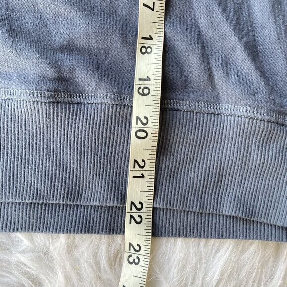 Friends Sweatshirt Sz M 8-10 V-Neck Long Sleeve Crop Pullover Blue TV Womens - Picture 8 of 9